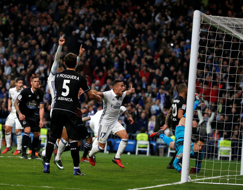 © Reuters. Football Soccer - Real Madrid v Deportivo Coruna - Spanish La Liga Santander  -Santiago Bernabeu stadium, Madrid