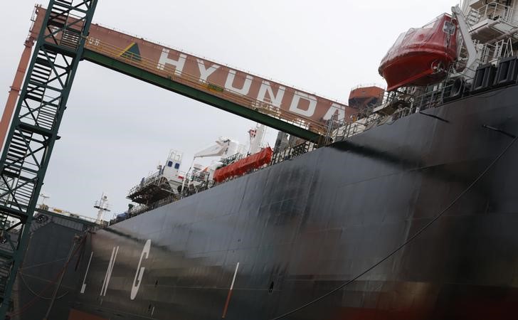 © Reuters. Shipyard of Hyundai Heavy Industries is seen in Ulsan