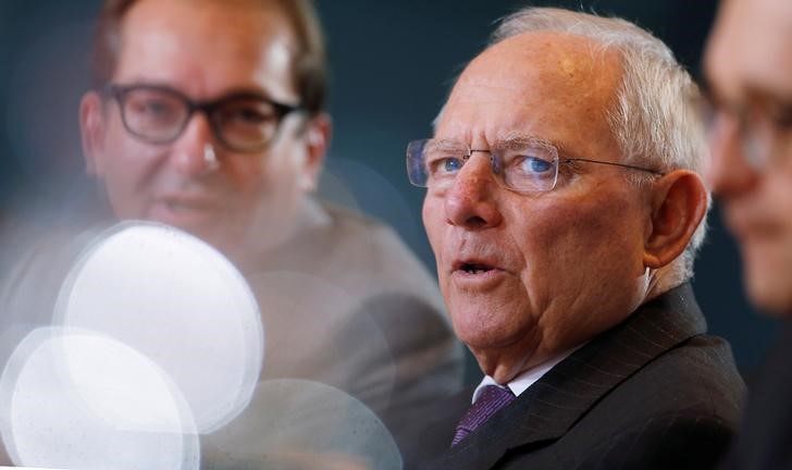 © Reuters. German Finance Minister Schaeuble and German Transport Minister Dobrindt attend the weekly cabinet meeting at the chancellery in Berlin