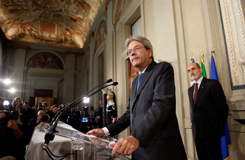 © Reuters. Italy's Foreign Minister Paolo Gentiloni talks to reporters after receiving a mandate to try to form the country's new government, at the Quirinal Palace in Rome