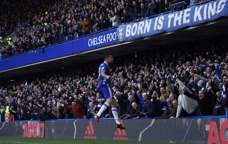 © Reuters. Chelsea's Diego Costa celebrates scoring their first goal