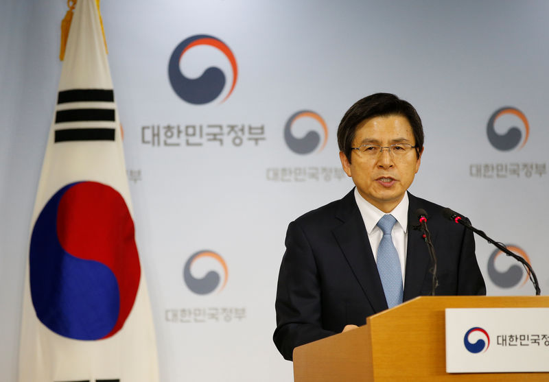 © Reuters. Primeiro-ministro sul-coreano, Hwang Kyo-ahn, durante evento em Seul