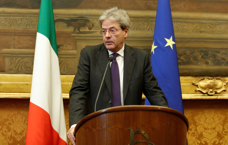 © Reuters. Italian Prime Minister-designate Paolo Gentiloni speaks to journalists at the end of a meeting in the Low Chamber in Rome