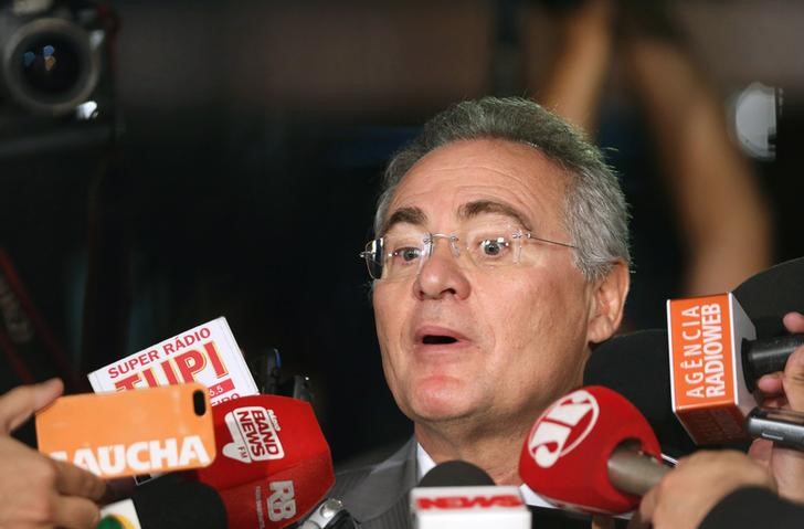 © Reuters. Presidente do Senado, Renan Calheiros, fala com a imprensa em Brasília, Brasil