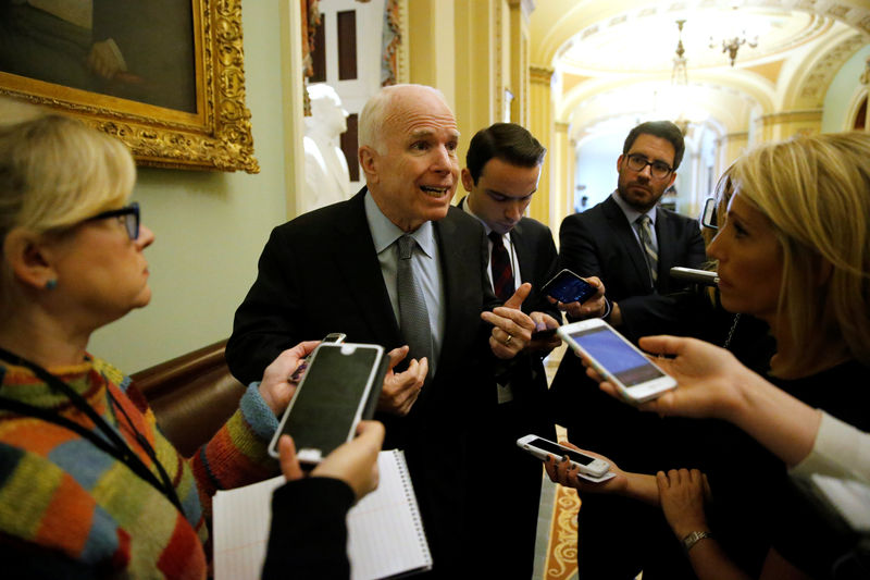 © Reuters. McCain talks with reporters before the weekly Republican caucus policy luncheon at the U.S. Capitol in Washington