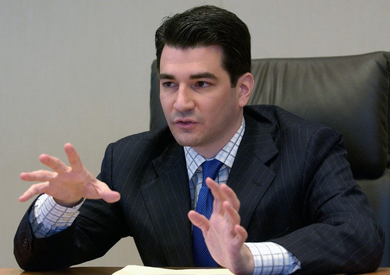 © Reuters. Scott Gottlieb FDA deputy commissioner for policy speaks to reporters at Reuters Health summit in New York