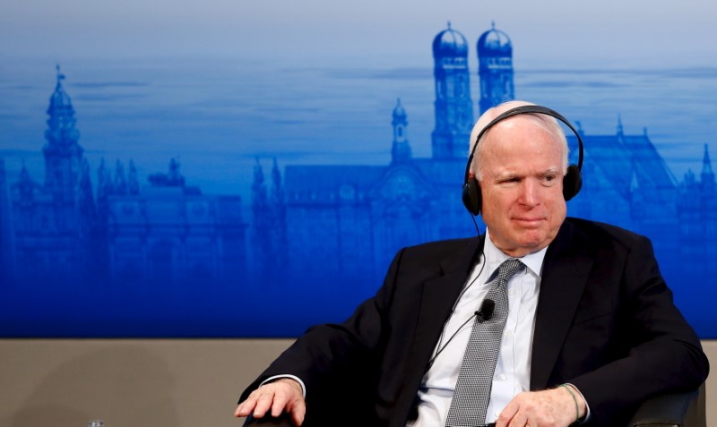 © Reuters. U.S. Senator John McCain attends a panel discussion at the Munich Security Conference in Munich