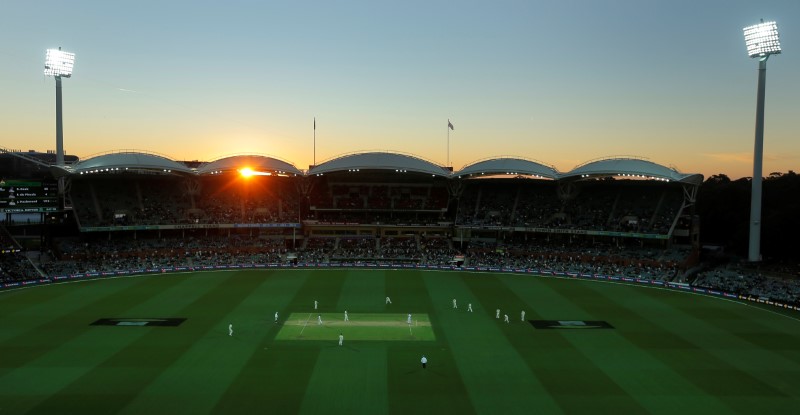 © Reuters. Cricket - Australia v South Africa - Third Test cricket match - Adelaide Oval, Adelaide, Australia