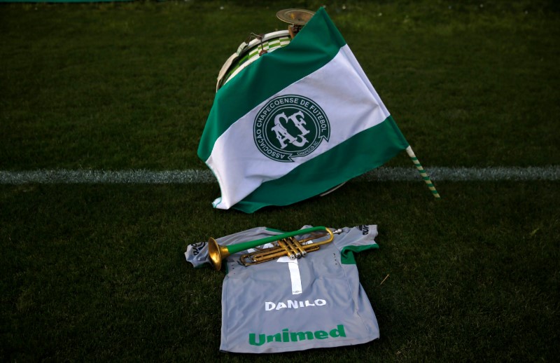 © Reuters. The jersey of goalkeeper Danilo of Chapecoense soccer team is pictured at the Arena Conda stadium during tribute to Chapecoense's players in Chapeco