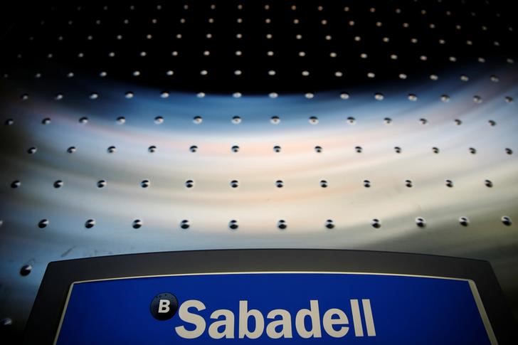 © Reuters. Sabadell vende su participación en BCP por 44 millones de euros