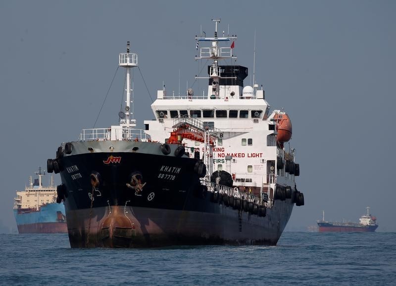 © Reuters. Oil tankers ply the waterway along the southern coast of Singapore