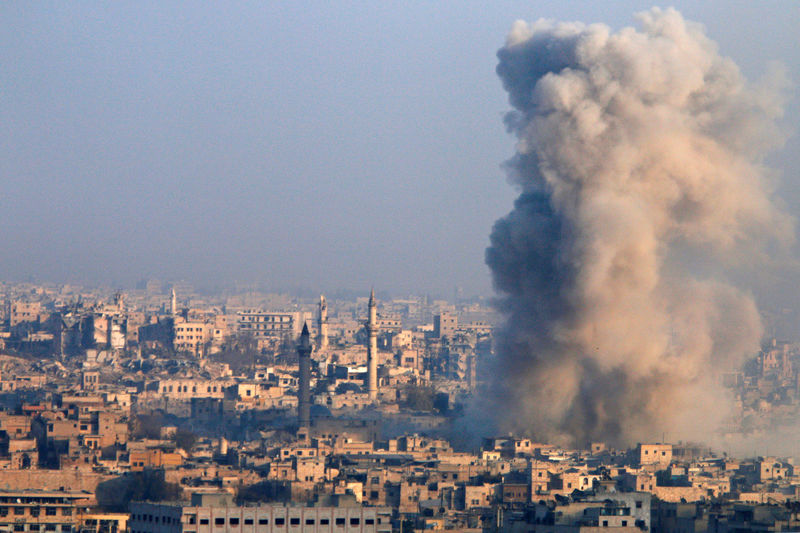 © Reuters. Fumaça vista na cidade síria de Aleppo