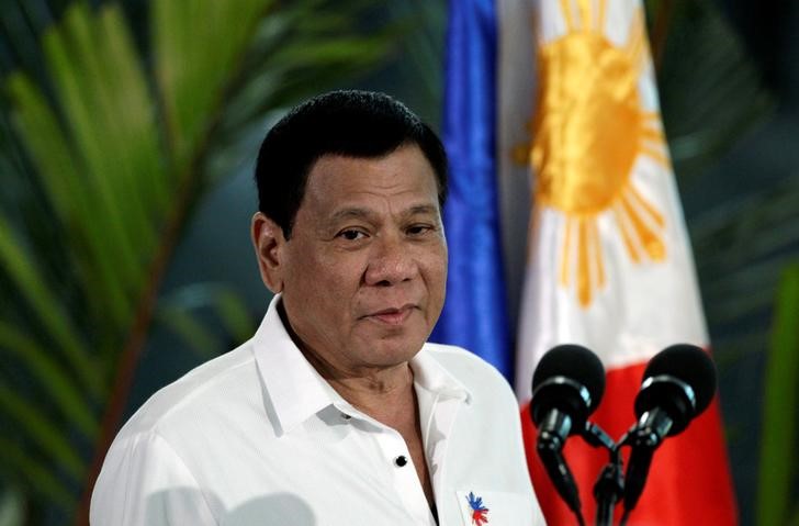 © Reuters. الرئيس الفلبيني يعاني من صداع نصفي وآلام بالظهر
