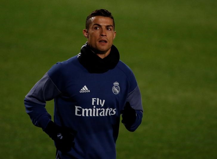 © Reuters. Las cuestiones fiscales amargan el Balón de Oro a Ronaldo