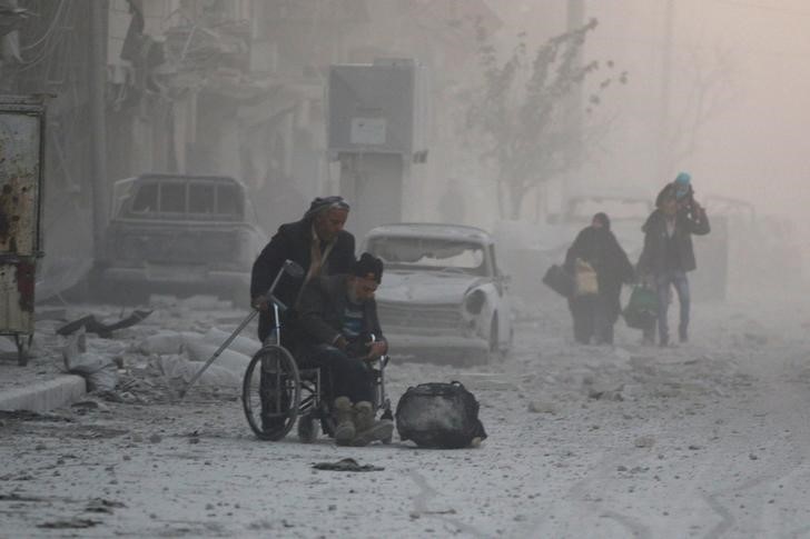 © Reuters. يونيسيف: كثير من الأطفال محاصرون في مبنى يتعرض للهجوم في شرق حلب