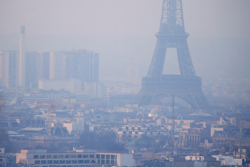 © Reuters. PLAINTES CONTRE L'ÉTAT POUR L'ÉPISODE DE POLLUTION