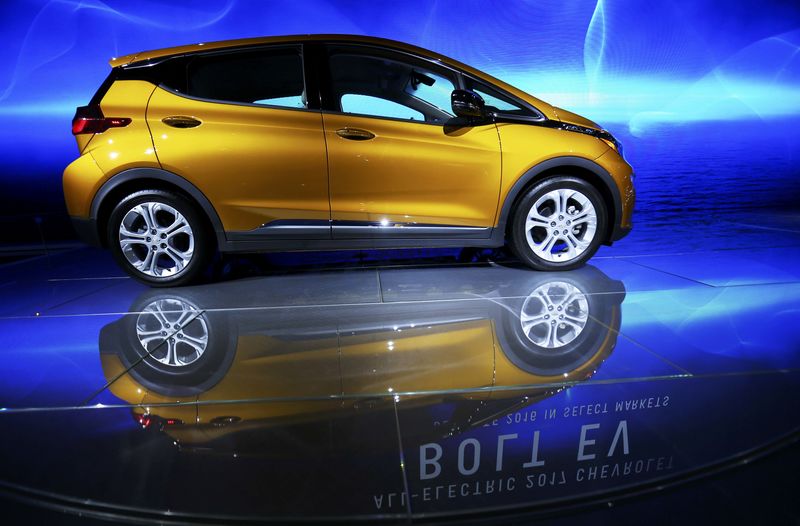 © Reuters. The Chevrolet Bolt EV is pictured at the 2016 Los Angeles Auto Show in Los Angeles