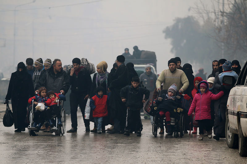 © Reuters. أحرار الشام: جميع المقاتلين والمدنيين سيغادرون شرق حلب ليل الثلاثاء إلى ريفها