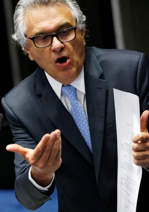 © Reuters. Em foto de arquivo, senador Ronaldo Caiado (DEM-GO) discursa durante votação do impeachment da ex-presidente Dilma Rousseff em Brasília, Brasil