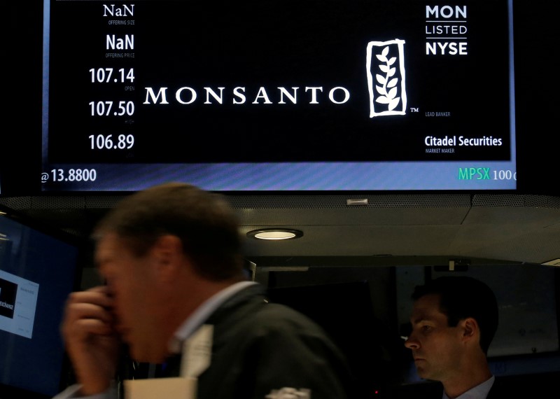 © Reuters. A trader works at the post where Monsanto Co. is traded on the floor of the New York Stock Exchange (NYSE) in New York City
