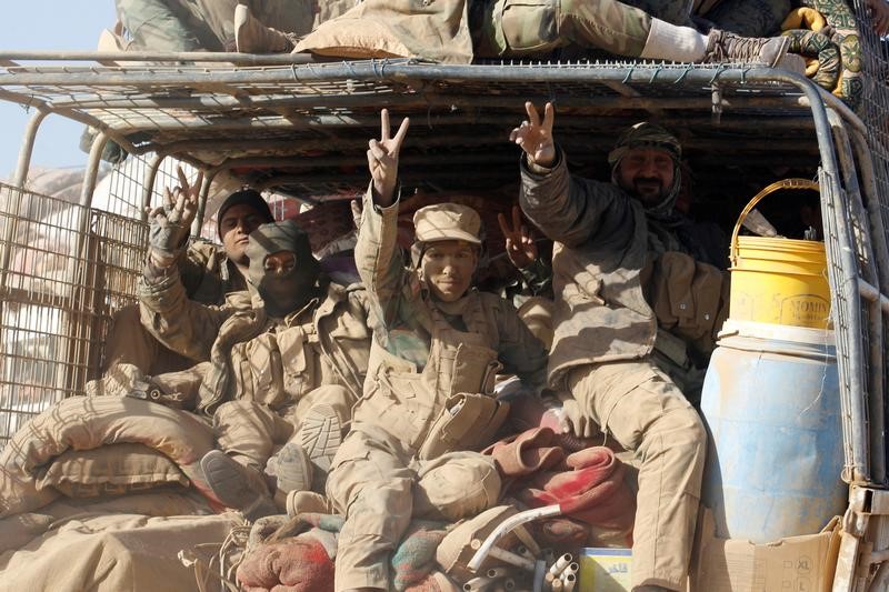 © Reuters. قوات شيعية عراقية تهدف إلى تطهير شريط حدودي مع سوريا