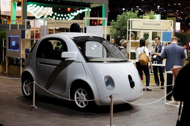 © Reuters. Carro autônomo do Google é exibido em evento Viva Technology em Paris, na França