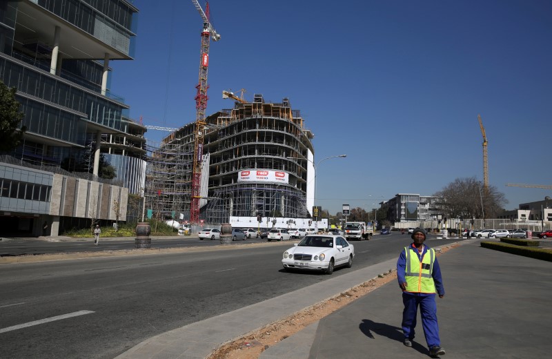 © Reuters. A worker walks away from a construction site in Sandton outside Johannesburg