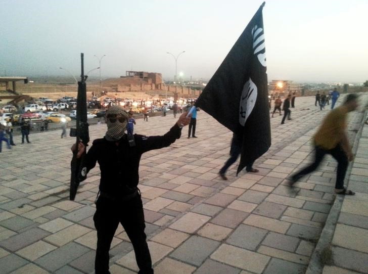 © Reuters. ضربة أمريكية تقتل قياديين بالدولة الإسلامية على صلة بهجمات باريس
