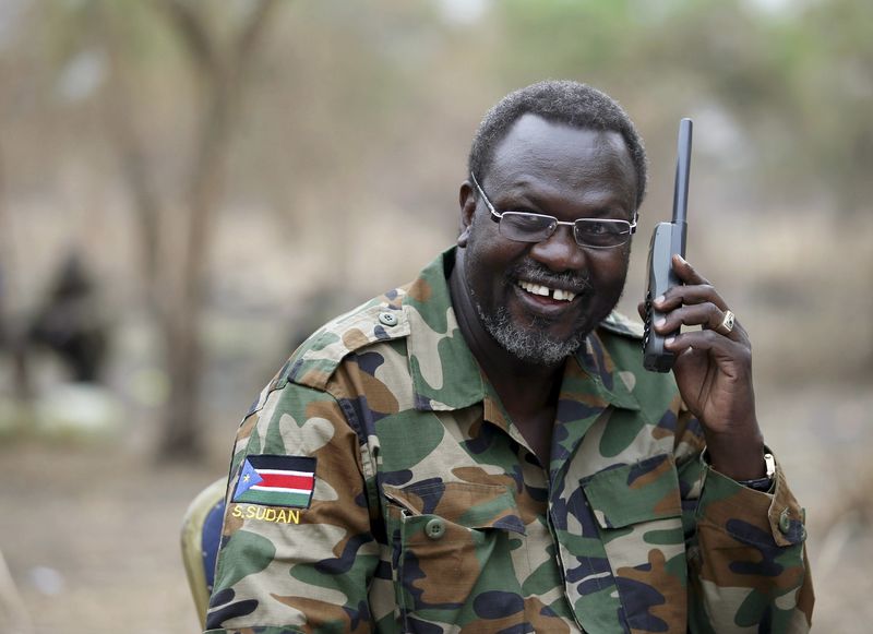 © Reuters. مصادر: جنوب أفريقيا تحتجز زعيم المتمردين بجنوب السودان مشار "كضيف"