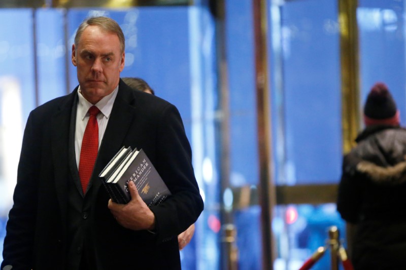 © Reuters. U.S. Representative Ryan Zinke arrives for a meeting at Trump Tower in New York