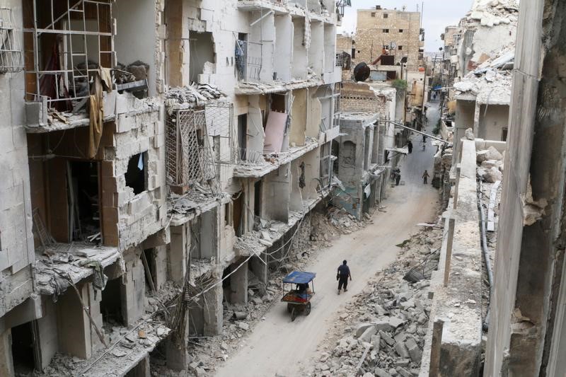 © Reuters. تقرير: الإجلاء من شرق حلب ربما يتأجل حتى الخميس