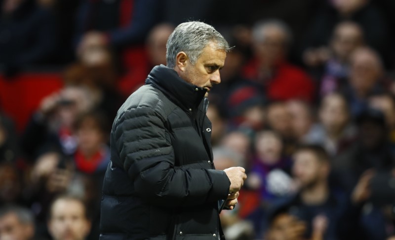 © Reuters. Mourinho, abierto a ofertas por jugadores pero solo con acuerdos adecuados