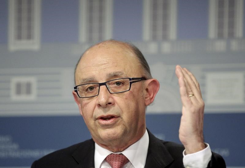 © Reuters. Montoro responde al FMI que España no necesita subir impuestos, y menos el IVA