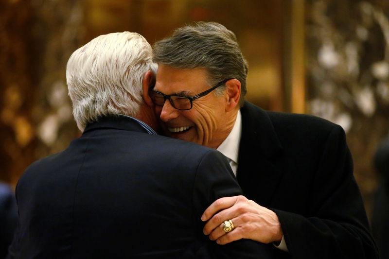 © Reuters. Former Texas Governor Perry is greeted as he exits following a meeting with U.S. President-elect Donald Trump at Trump Tower in New York