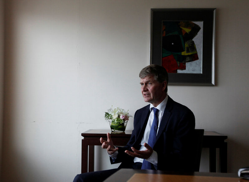 © Reuters. Erik Solheim, executive director of the UNEP, speaks during an interview with Reuters in Jakarta