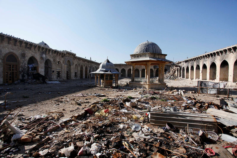 © Reuters. Prédios destruídos na cidade síria de Aleppo