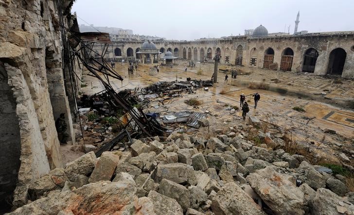 © Reuters. Prédios destruídos na cidade síria de Aleppo