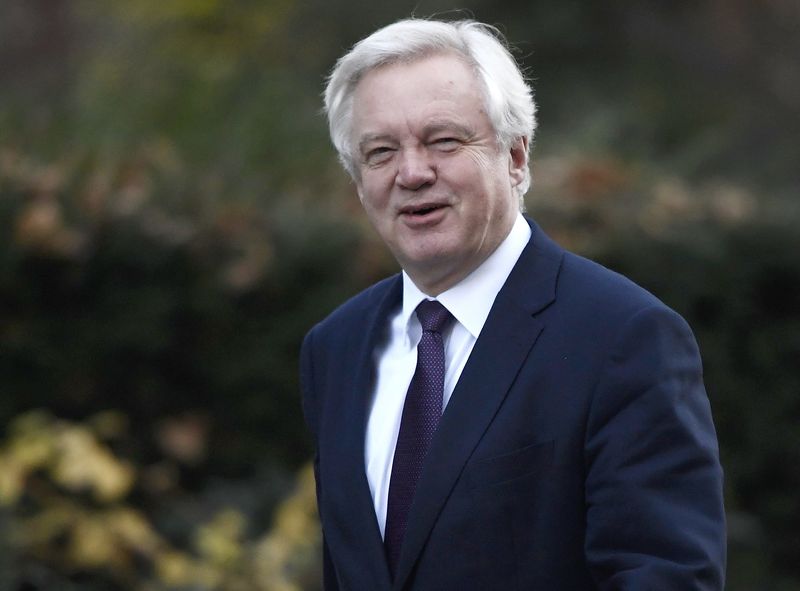 © Reuters. Britain's Secretary of State for Leave the EU David Davis arrives at number 10 Downing Street for a cabinet meeting in London