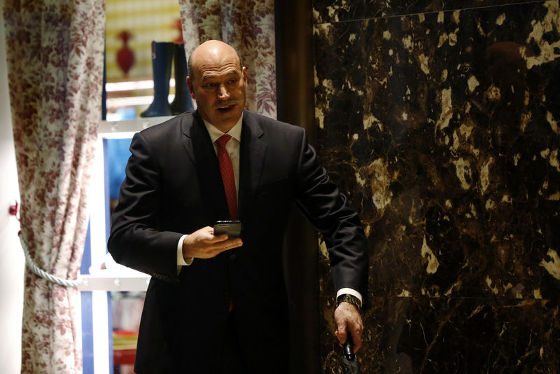 © Reuters. Gary Cohn, Goldman Sachs Group Inc president and chief operating officer, arrives for a meeting at Trump Tower to speak with U.S. President-elect Donald Trump in New York