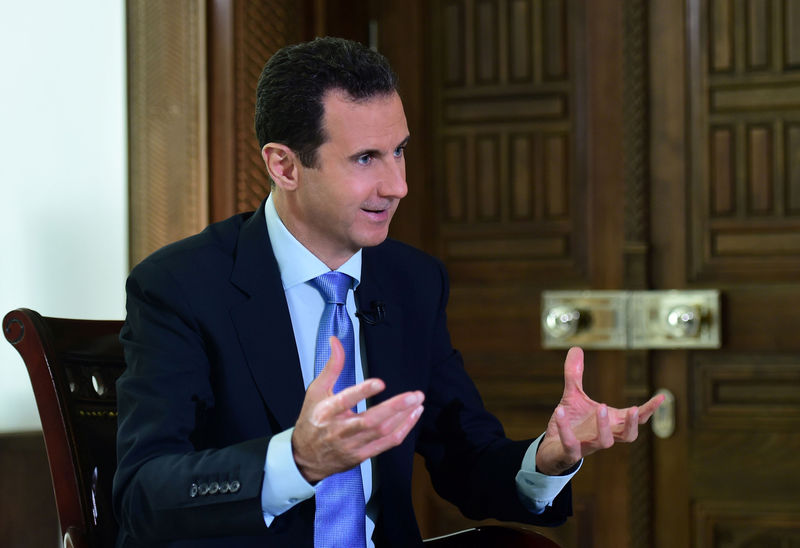 © Reuters. Syria's President Bashar al-Assad speaks during an interview with a Portuguese television channel