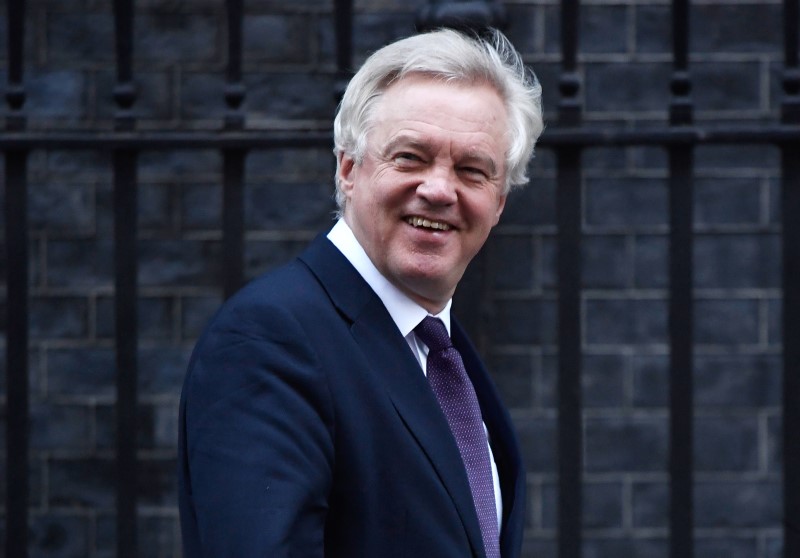 © Reuters. Britain's Secretary of State for Leave the EU David Davis leaves number 10 Downing Street after a cabinet meeting in London