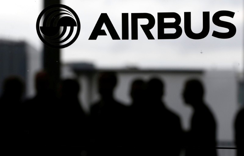 © Reuters. AIRBUS, AVANCE DE 2,29% À MI-SÉANCE À LA BOURSE DE PARIS
