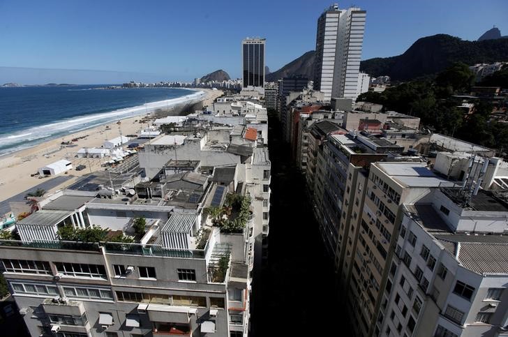 © Reuters. Prédios residenciais vistos na zona sul do Rio de Janeiro