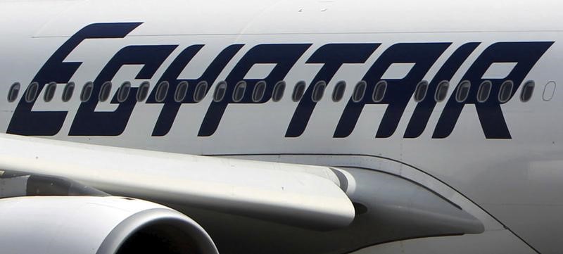 © Reuters. لجنة تحقيق: آثار مواد متفجرة في رفات ضحايا الطائرة المصرية المنكوبة