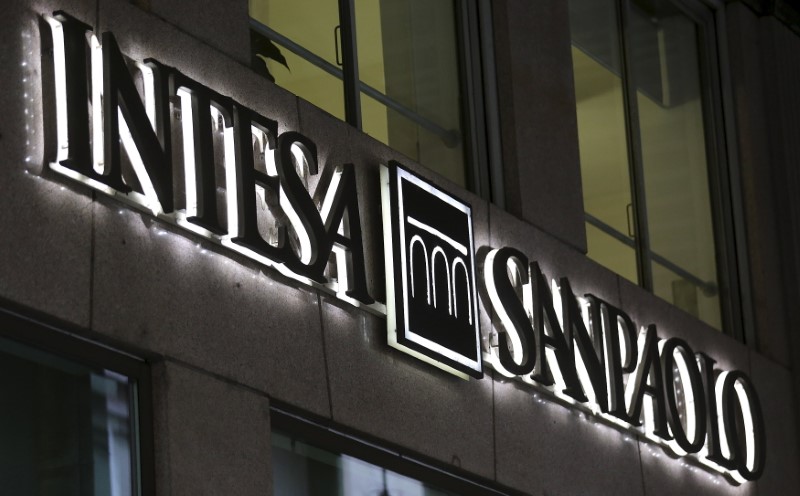 © Reuters. File photo of the Intesa Sanpaolo logo seen in Milan