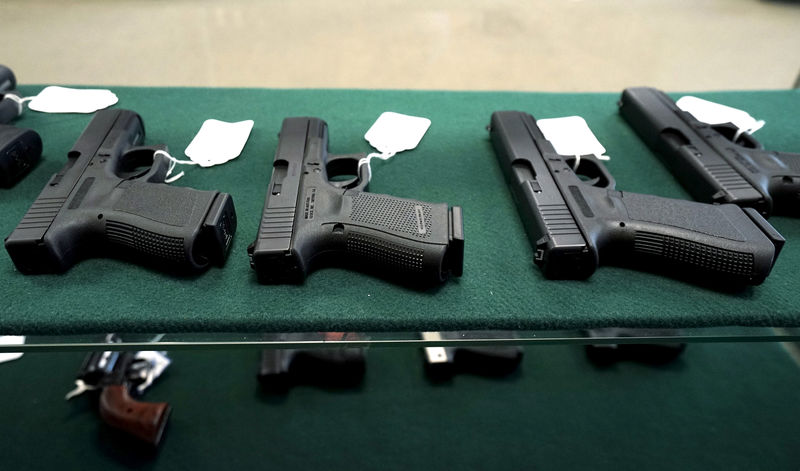 © Reuters. A selection of Glock pistols are seen for sale at the Pony Express Firearms shop in Parker