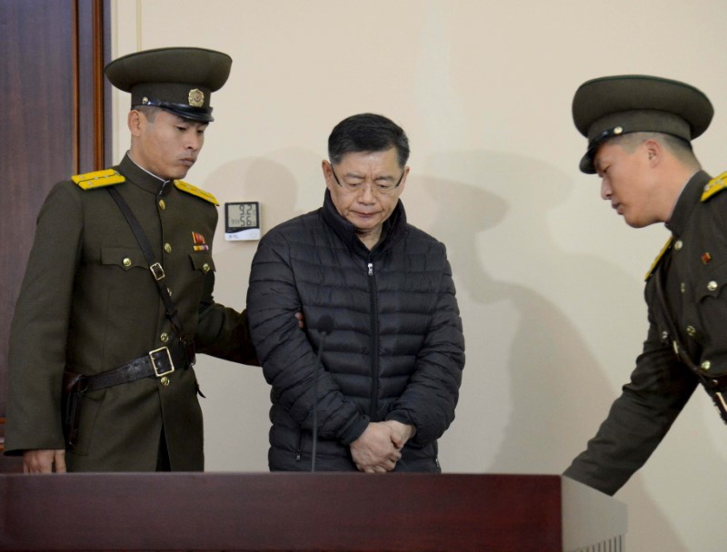 © Reuters. South Korea-born Canadian pastor Hyeon Soo Lim stands during his trial at a North Korean court in this undated photo released by North Korea's Korean Central News Agency (KCNA) in Pyongyang