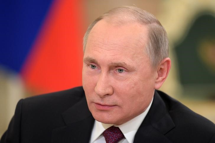 © Reuters. مسؤولون: بوتين أشرف على هجمات إلكترونية على الانتخابات الأمريكية