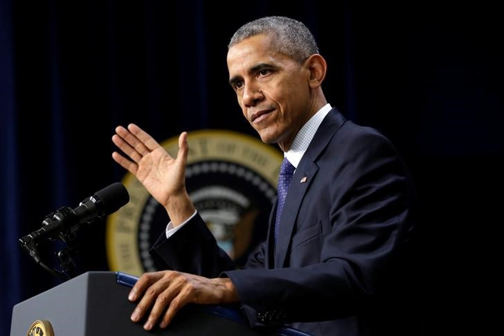 © Reuters. أوباما يعقد مؤتمرا صحفيا في البيت الأبيض الجمعة