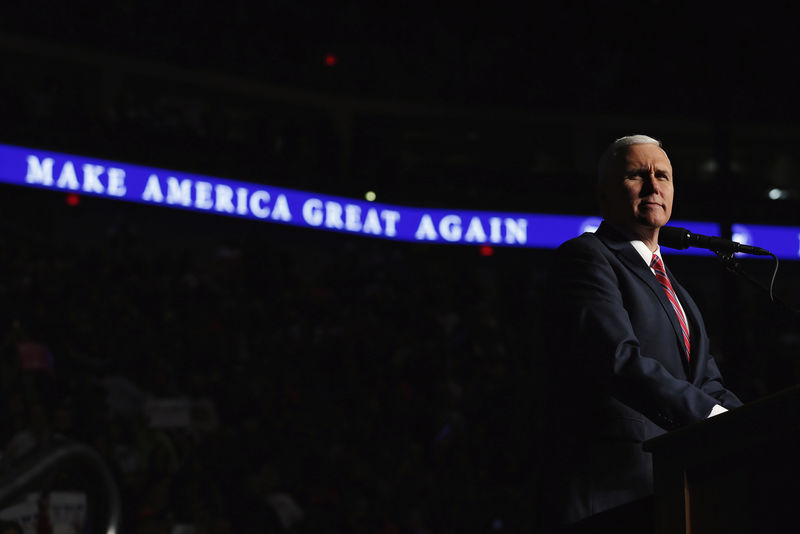 © Reuters. U.S. Vice President-elect Mike Pence speaks during a USA Thank You Tour event with U.S. President-elect Donald Trump in Hershey, Pennsylvania